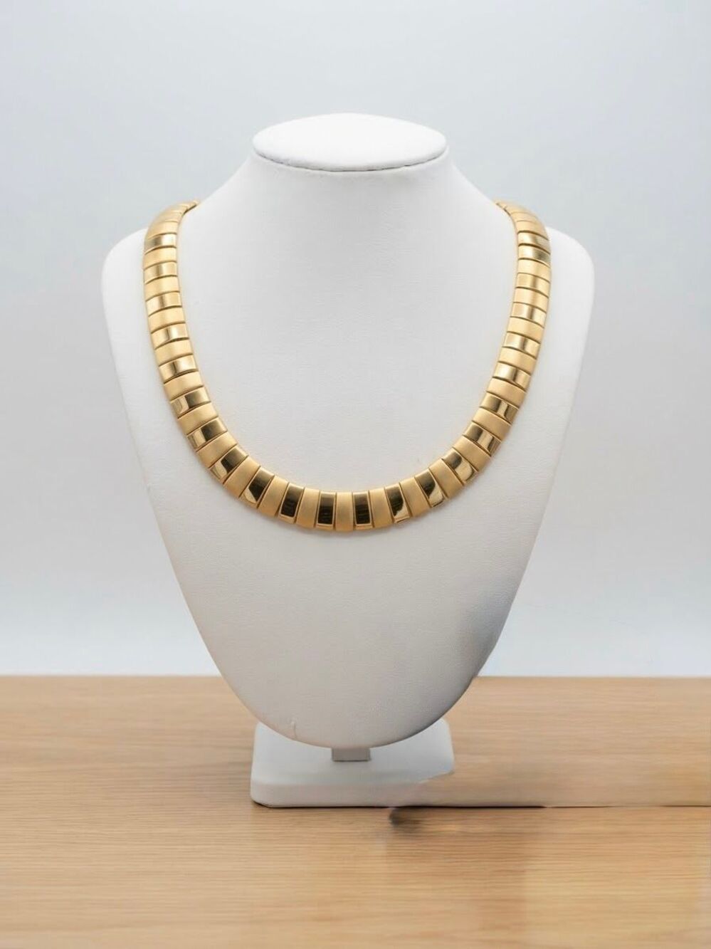 Vintage Gold Segmented Omega Link Statement Necklace with Sleek Geometric Design
